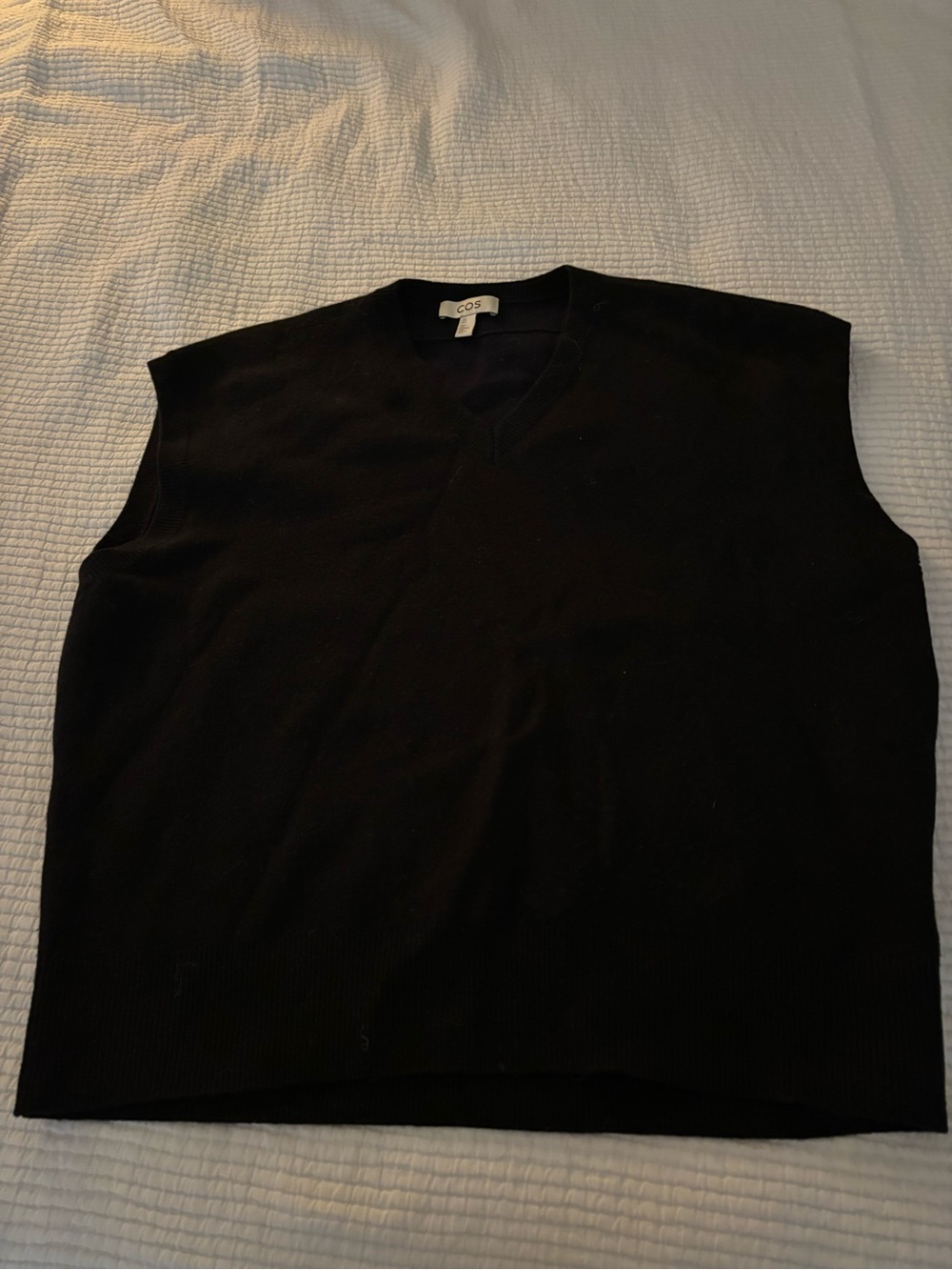 COS Women’s Black V-Neck Knit Sweater Vest